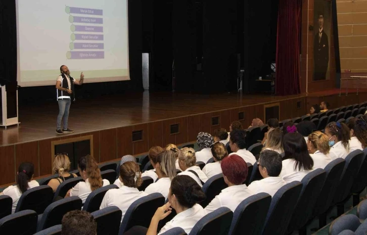 Belediye personeline ’en iyi narkotik polisi anne’ eğitimi
