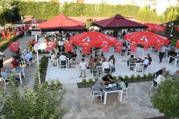 Belediyeden Hacılar Meydanına ‘Elma Kafe’
