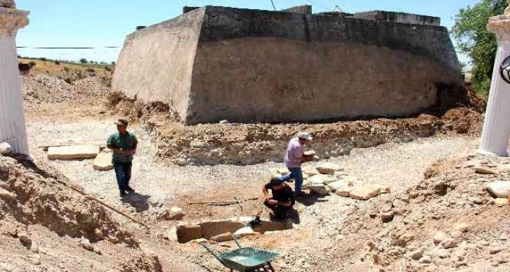 Belediyenin başvurusuyla yapılan kazılarda Roma Dönemi’ne ait mezarlar bulundu