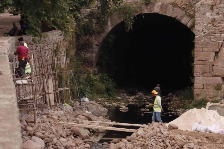 Bergama Selinos Antik Kanal’da çalışmalar hızla sürüyor
