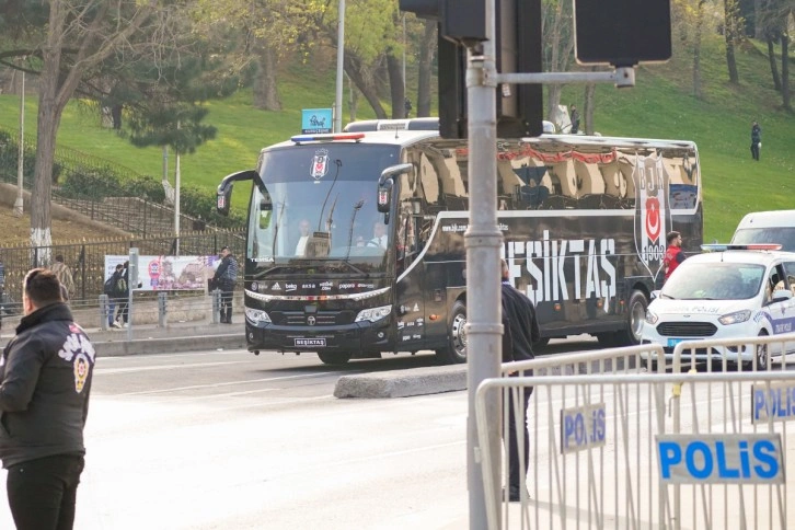 Beşiktaş derbi için stada giriş yaptı