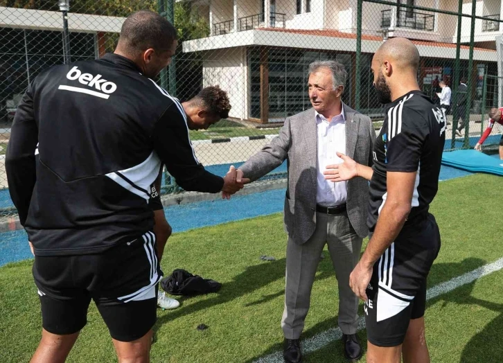 Beşiktaş’ta Başkan Çebi, Trabzonspor maçının hazırlıklarını takip etti
