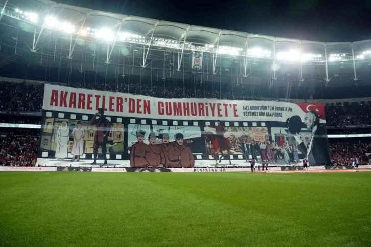 Beşiktaş tribünlerinden, Cumhuriyet’in 100. yılına özel koreografi
