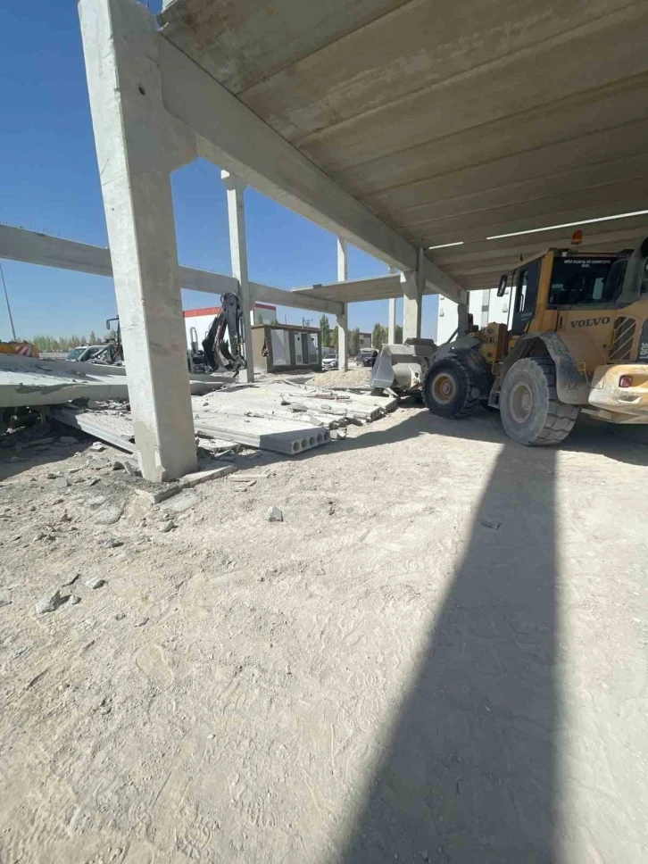 Beton kirişin altında kalan işçi hayatını kaybetti
