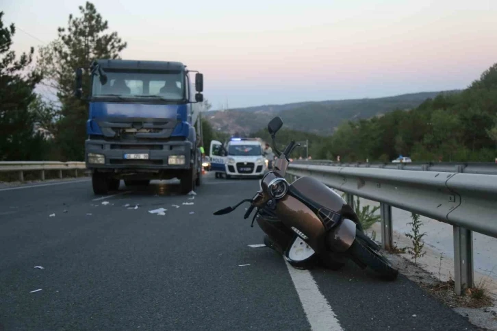 Beton mikseri ile motosiklet çarpıştı: 2 yaralı
