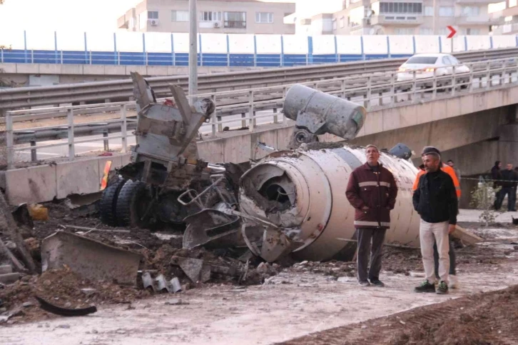 Beton mikseri viyadükten uçtu: 1 ölü
