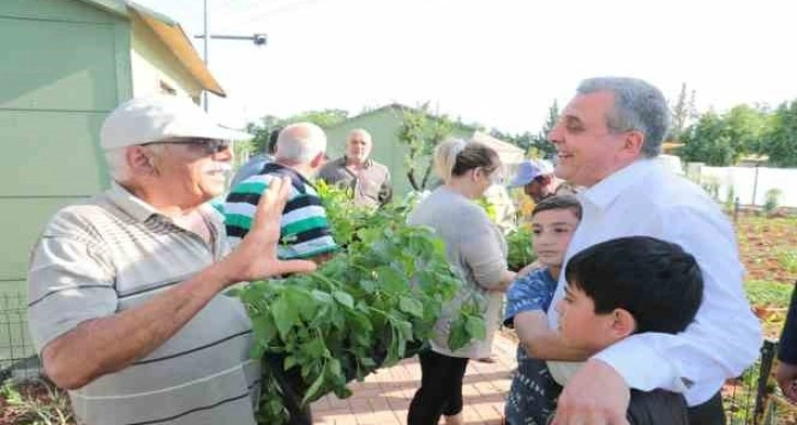 Beyazgül, Hobi Bahçesi sakinlerine isot fidesi dağıttı