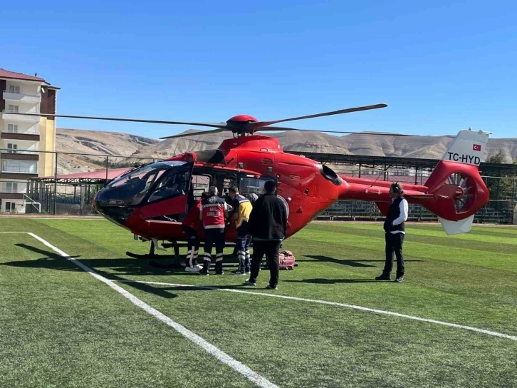 Beyin kanaması geçiren hastanın imdadına ambulans helikopter yetişti
