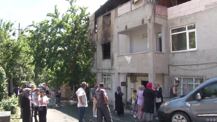 Beykoz’da eşinden ayrılan şahıs benzinle evi yaktı
