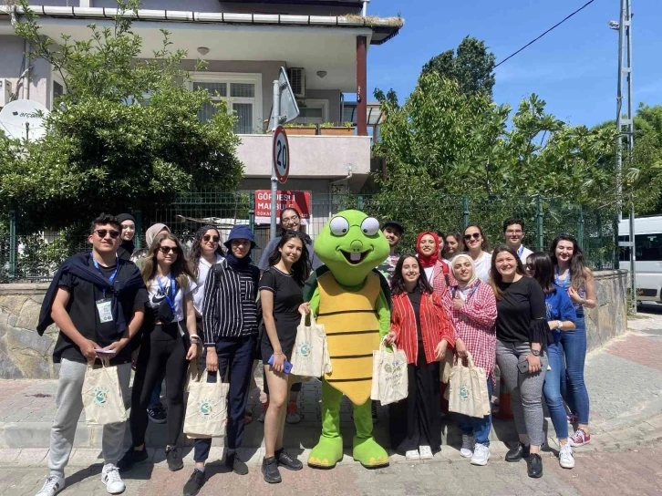 Beykoz’da üniversite öğrencileri kapı kapı dolaşıp “Sıfır Atık” projesini anlattı
