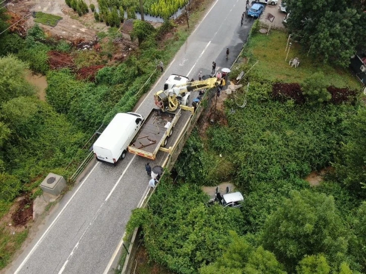 Beykoz’da yağmurda aracıyla dereye uçan kadın sürücü yaralandı
