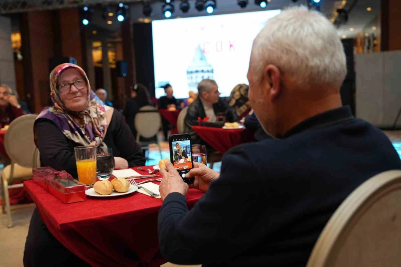 Beyoğlu’nda 50. yılını dolduran çiftlere 14 Şubat sürprizi
