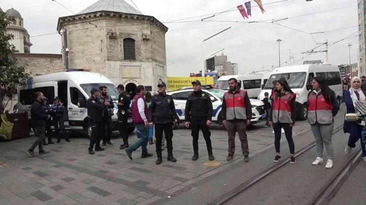 Beyoğlu’nda kaçak göçmen denetimi, 21 kişi yakalandı
