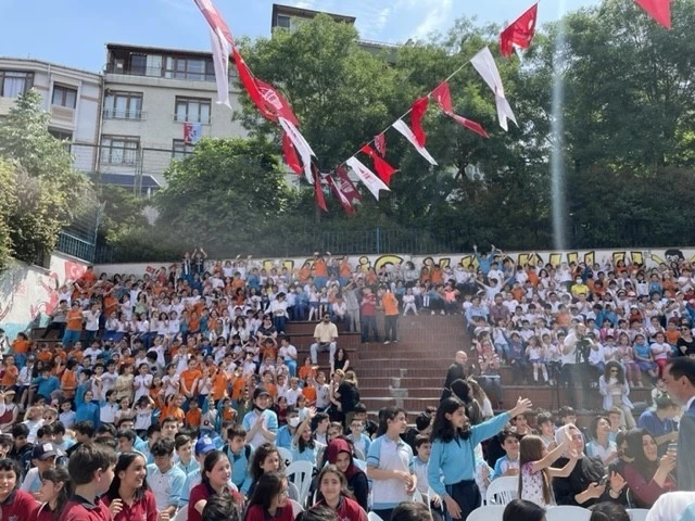 Beyoğlu’nda "Okullarda Ödüllü Atık Toplama Kampanyası”nda dereceye girenler ödüllendirildi
