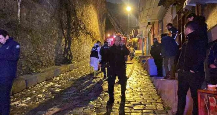 Beyoğlu’nda Ermeni Kilisesi’ndeki yangın söndürüldü: 1 ölü, 2 yaralı