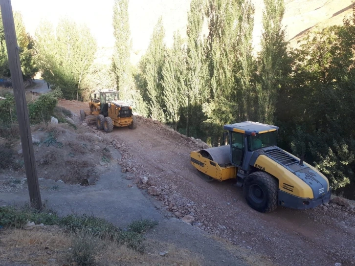 Beytüşşebap’ta yol çalışmaları devam ediyor
