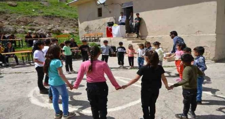 Beytüşşebap’ın dağ okullarında ata oyunlarıyla bahar şenlikleri düzenleniyor
