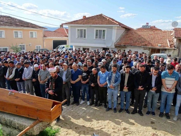 Bilecik’te demir çelik fabrikasındaki patlamada ölen işçi Kütahya’da toprağa verildi
