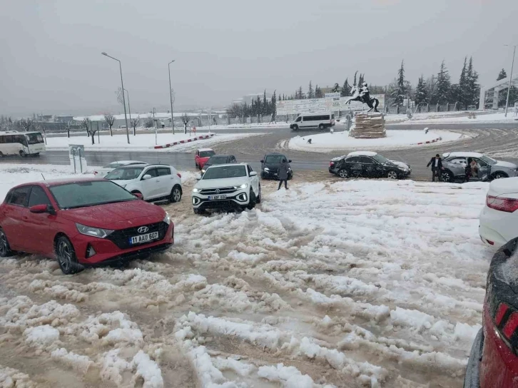 Bilecik’te kar yağışı hayatı olumsuz etkiledi
