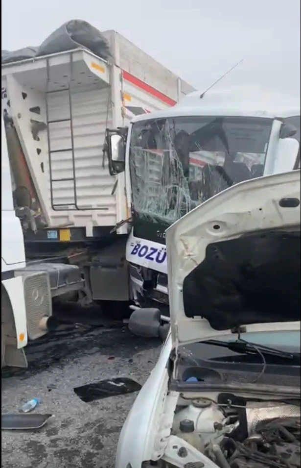 Bilecik’te zincirleme trafik kazası: 11 yaralı
