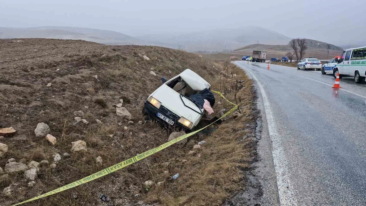 BİM’e ait kamyon ile çarpışan otomobildeki 1 kişi öldü, 1 kişi yaralandı
