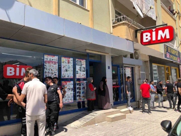 BİM içerisindeki tartışma silahlı kavgaya dönüştü: 3 yaralı
