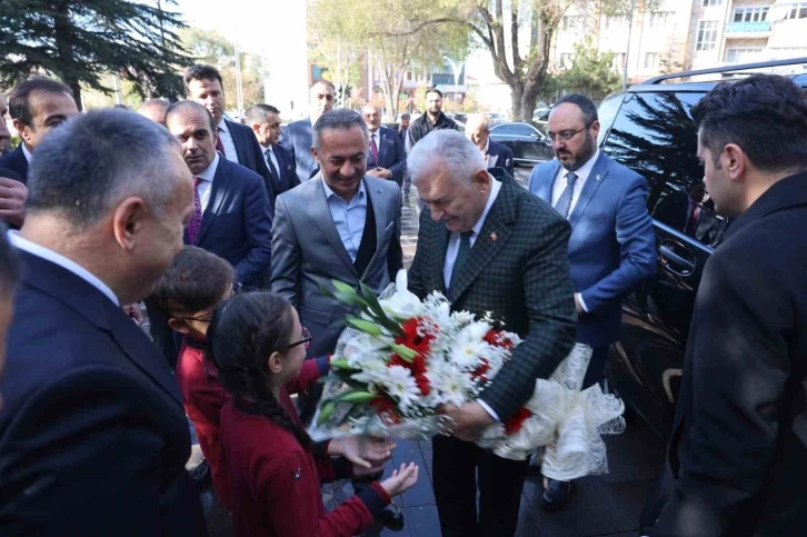 Binali Yıldırım: "Dünya, Gazze’de yaşanan etnik temizlik karşısında susuyor”
