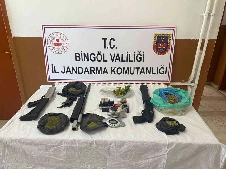 Bingöl’de düzenlenen operasyonda silahlar ve uyuşturucu ele geçirildi: 2 gözaltı
