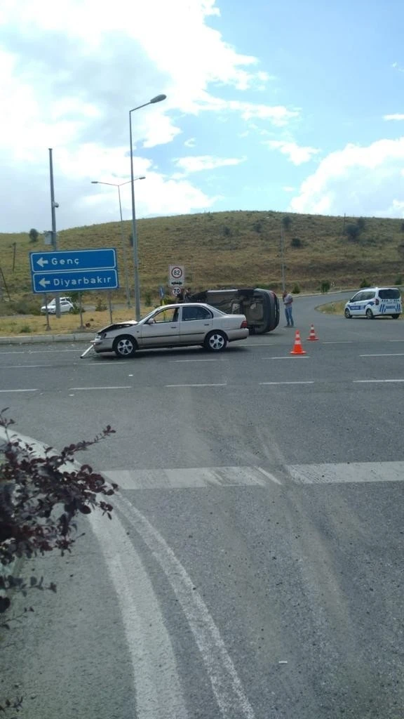 Bingöl’de havalimanı kavşağında kaza: 5 yaralı
