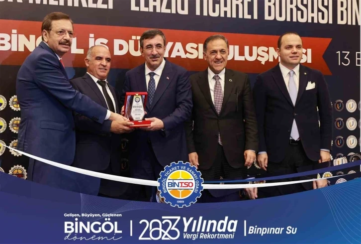 Bingöl’de vergi, ihracat ve istihdam rekortmenlerine ödülleri verildi
