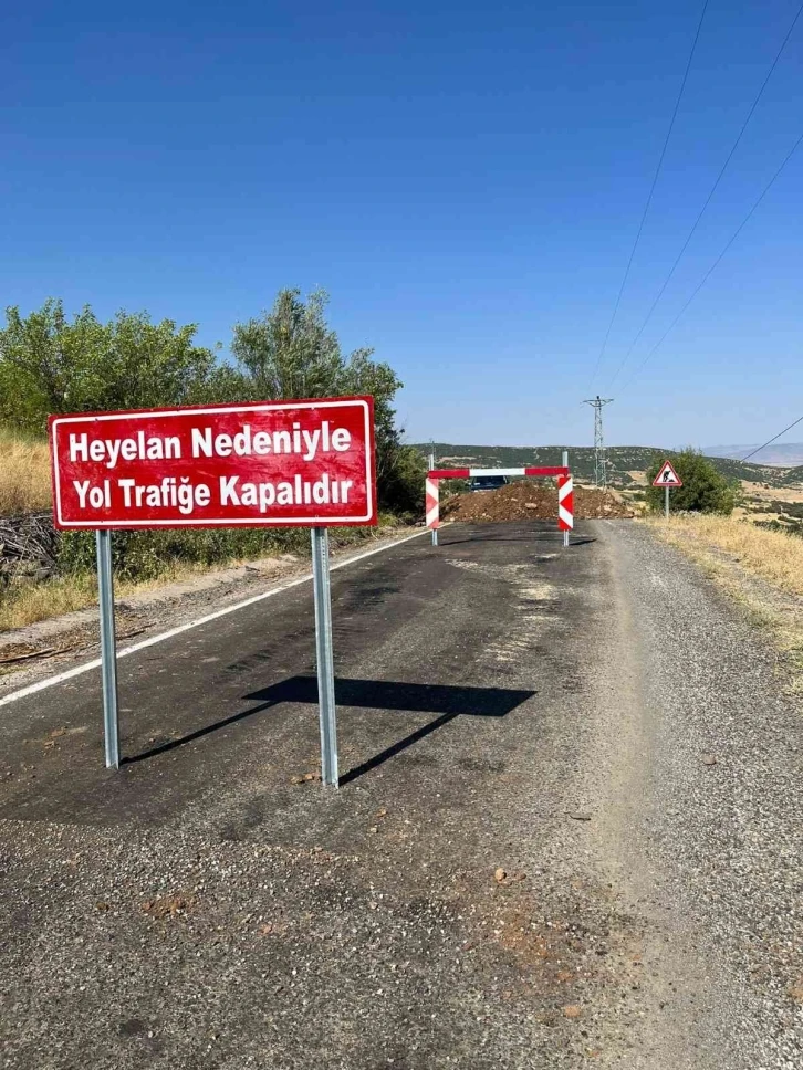 Bingöl’de yol heyelan nedeniyle ulaşıma kapandı
