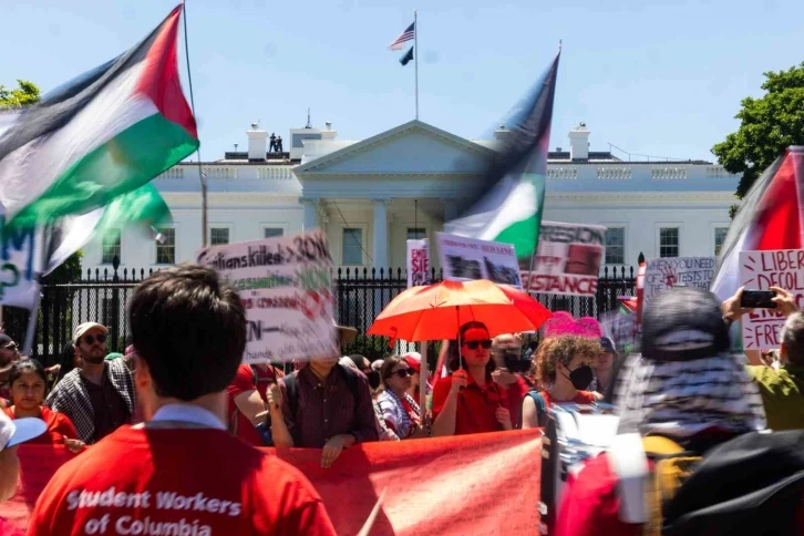Binlerce Filistin destekçisi Beyaz Saray’ı kuşattı
