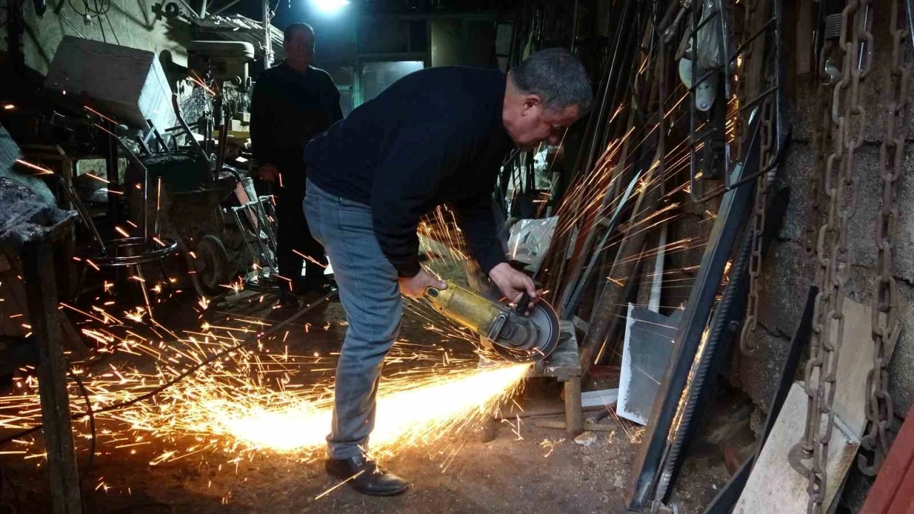 Bir nesilden diğerine aktarılamayan ’demircilik mesleği’ yok oluyor
