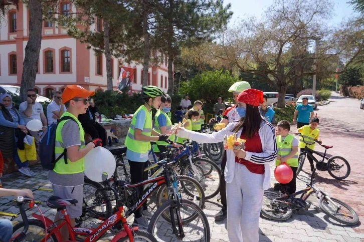 Bisiklet kullanıcılarına bakımı ve temel bisiklet kültürü anlatıldı
