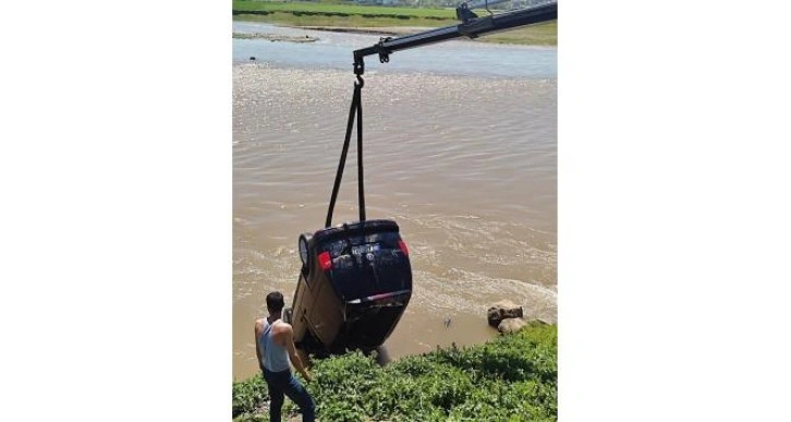 Bismil'de otomobil Dicle Nehri'ne uçtu