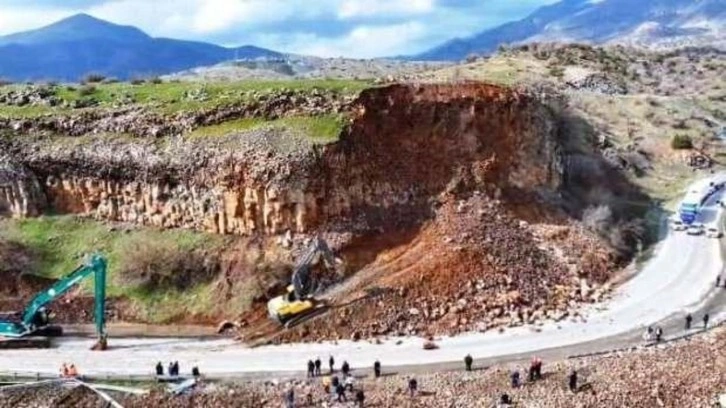 Bitlis-Baykan karayolunda heyelan