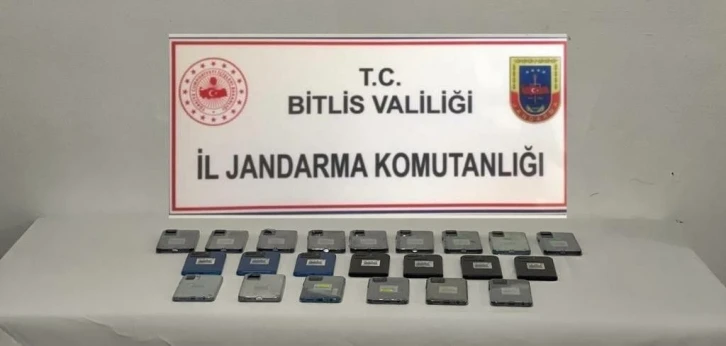 Bitlis’te 22 adet kaçak cep telefonu ele geçirildi
