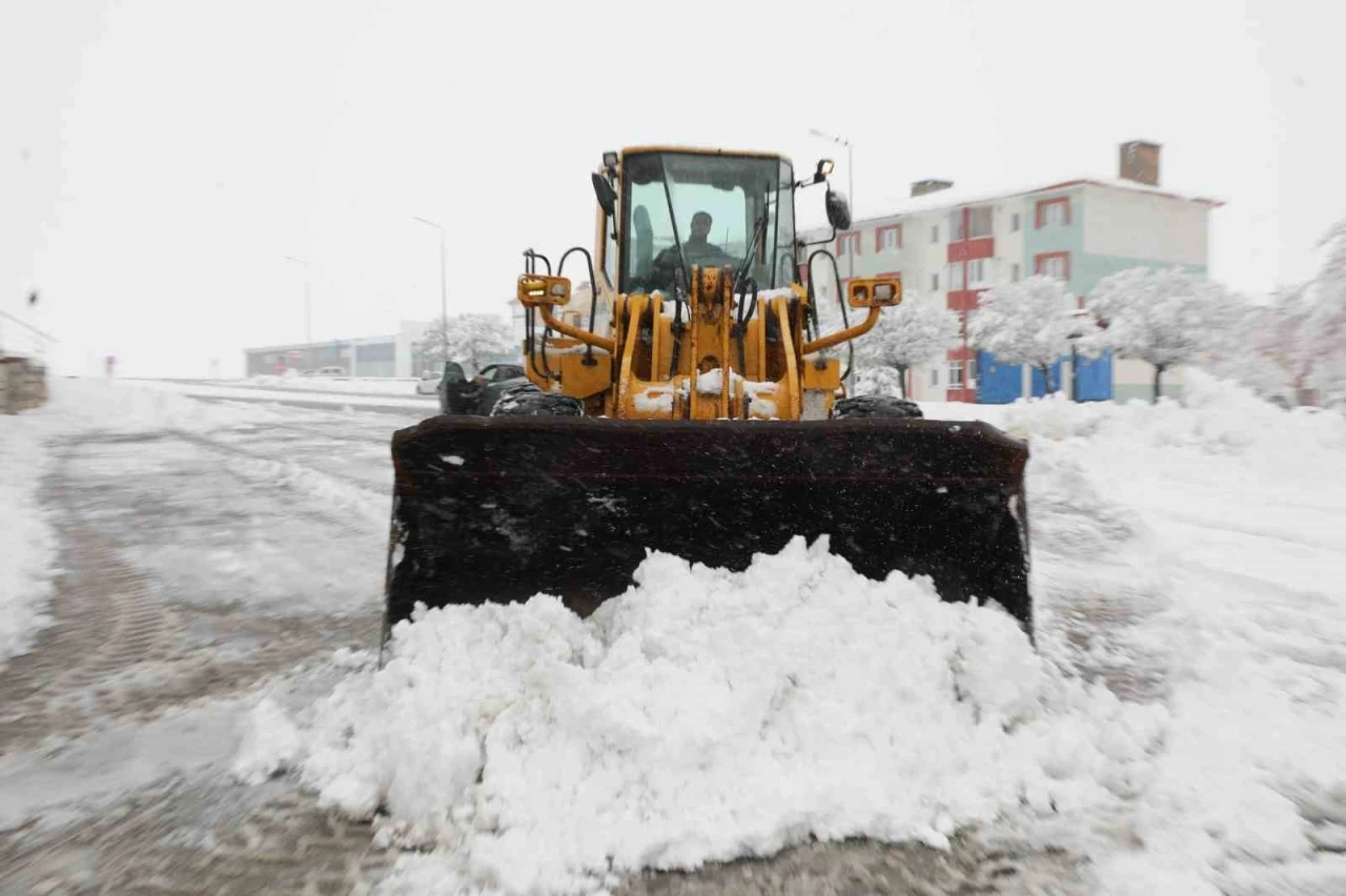 Bitlis’te 70 köy yolu ulaşıma kapandı
