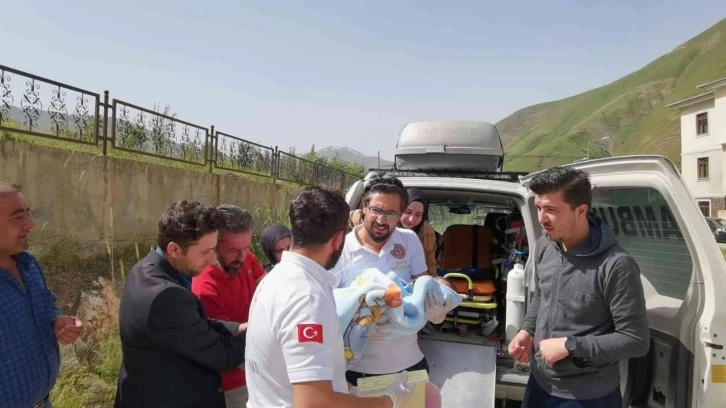 Böbrek fonksiyonları bozuk olan bebek için helikopter havalandı
