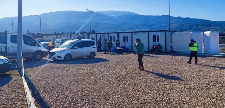 Bodrum Belediyesi tarafından çadırlar ve prefabrik ev kuruldu
