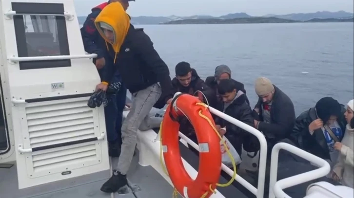 Bodrum’da 100 düzensiz göçmen karaya çıkarıldı
