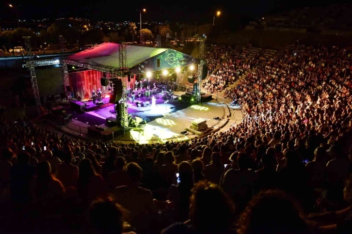 Bodrum’da Candan Erçetin’e sevgi seli
