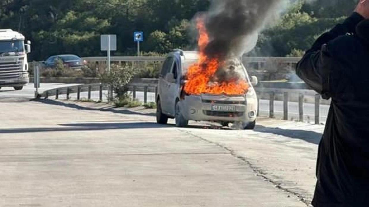 Bodrum'da hafif ticari araç yandı