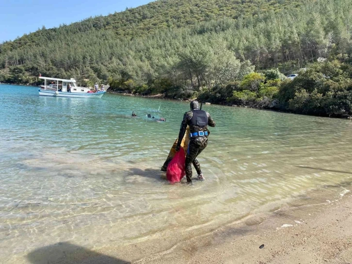 Bodrum’da sahil ve yol kenarları atıktan temizlendi
