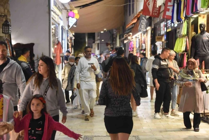 Bodrum’da sokaklarında bayram yoğunluğu
