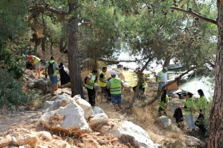 Bodrum’daki temizlik seferberliği Torba’da devam etti
