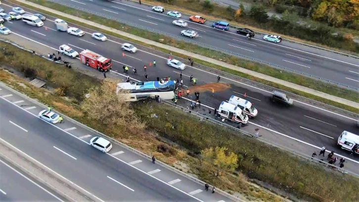 Bolu’da, 3 kişinin öldüğü otobüs kazasında 1’i ağır 3 yaralının tedavisi devam ediyor
