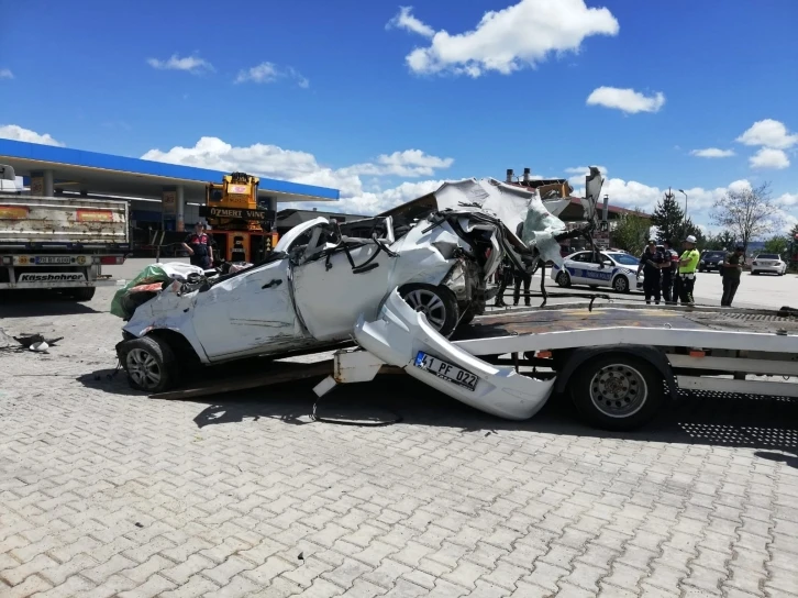 Bolu’da 3 kişinin öldüğü trafik kazası kamerada
