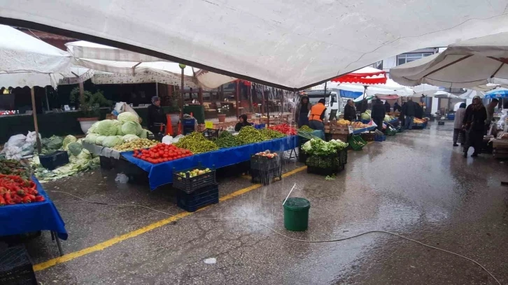 Bolu’da aniden bastıran yağmur hayatı olumsuz etkiledi
