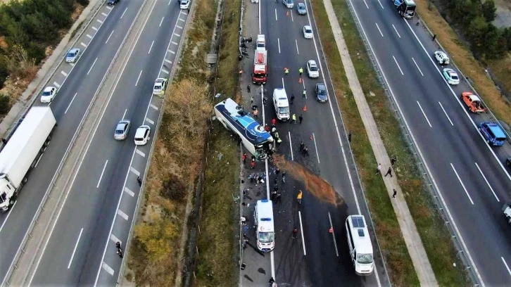 Bolu’da otobüs kazasında ölen 3 kişinin cenazeleri morga kaldırıldı
